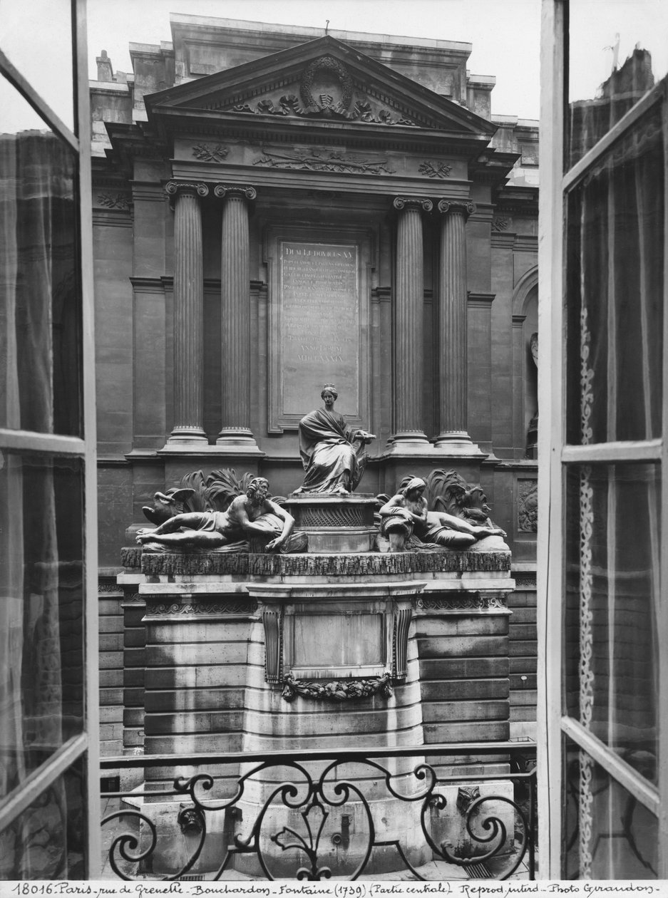 Vista de la Fuente de las Cuatro Estaciones, parte central, rue de Grenelle, 1739-46 (detalle) de Edmé Bouchardon