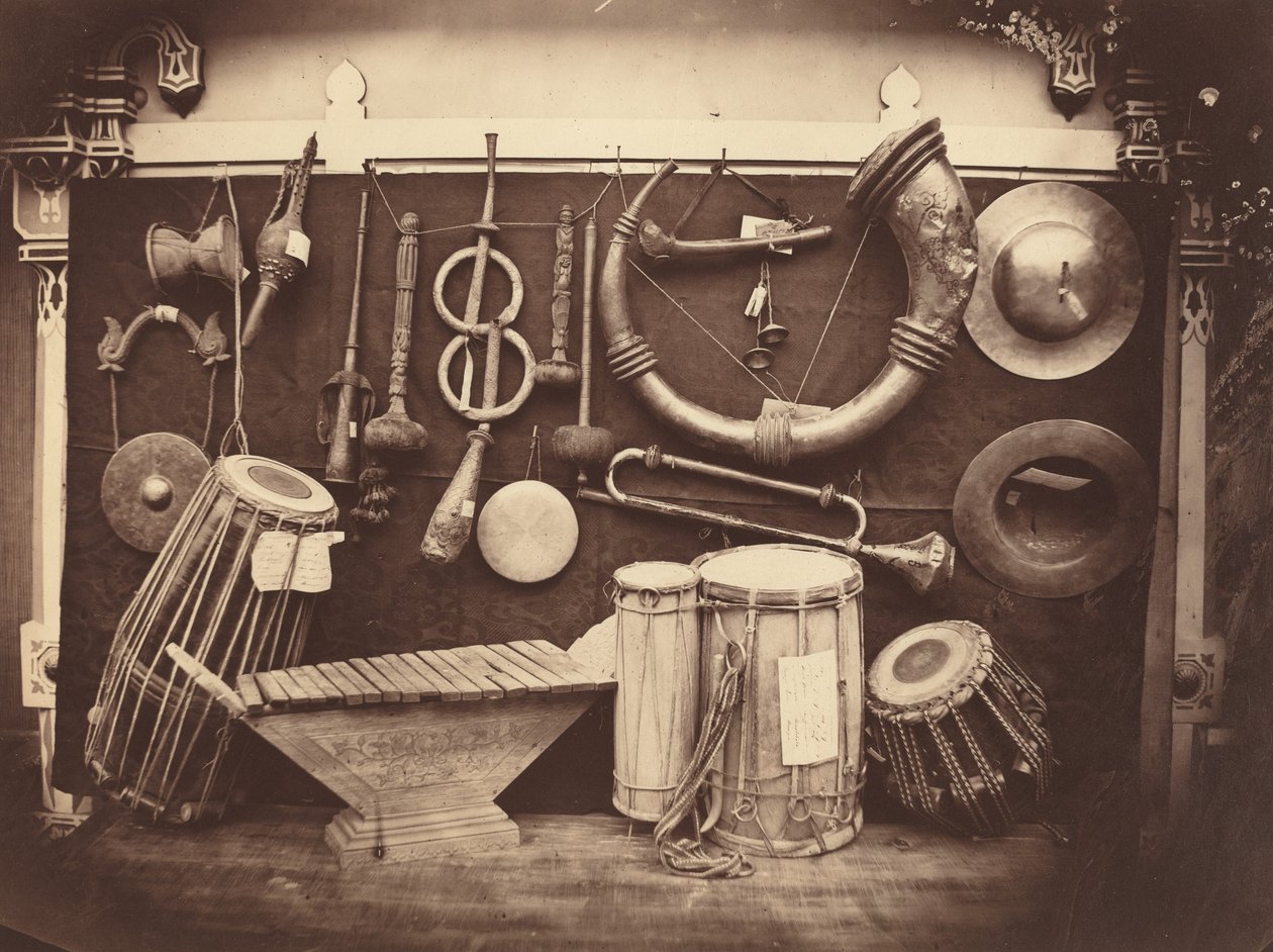 Bodegón de instrumentos musicales,c. 1863 (foto) de Edmond Lebel
