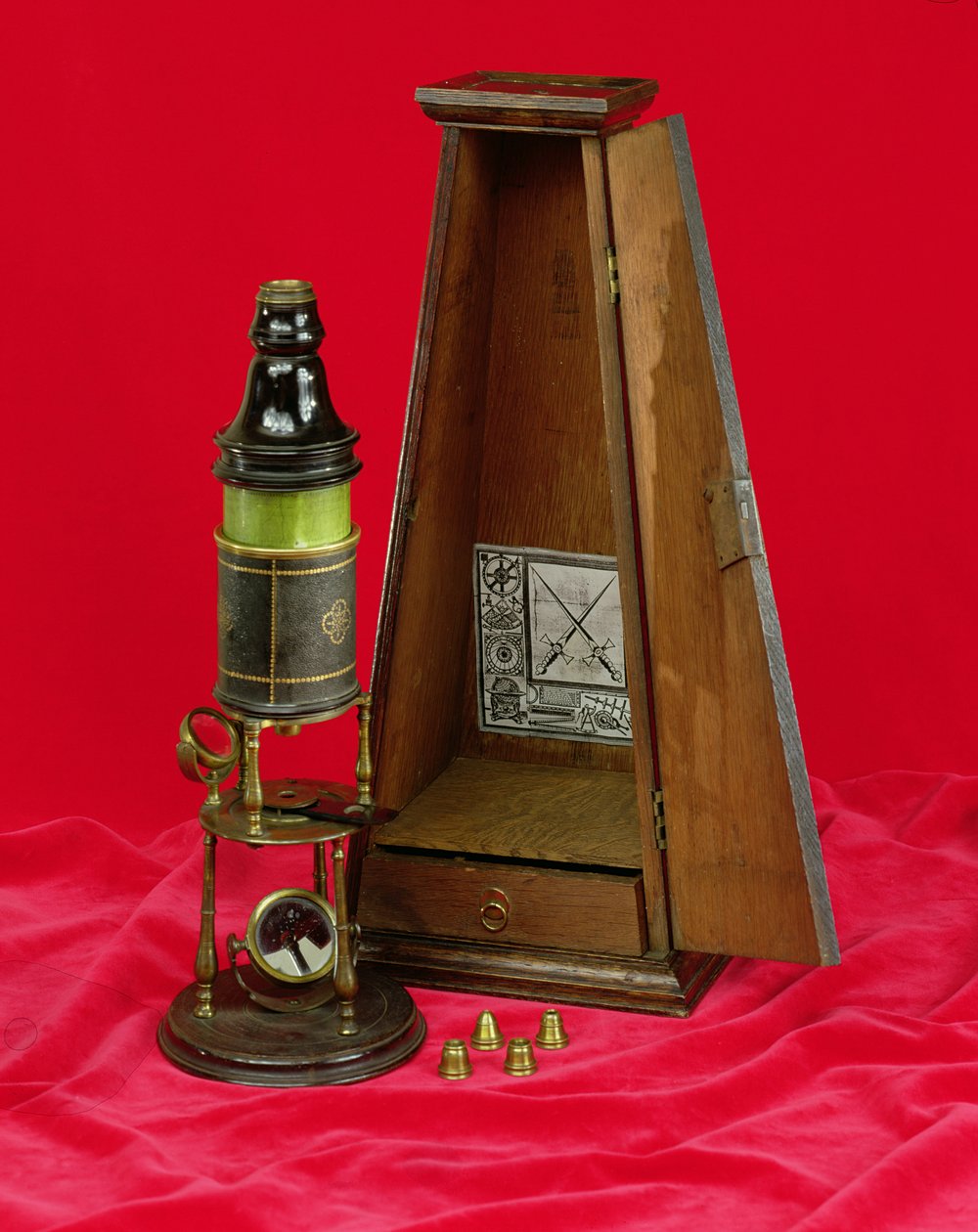Microscopio monocular compuesto, hecho por Edmund Culpeper, c.1730 de Edmund Culpeper