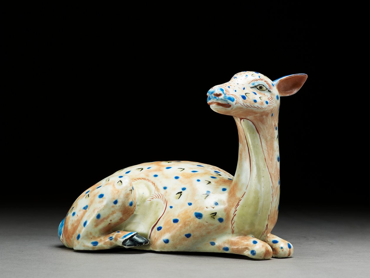 Figura de una cierva reclinada, Arita de Edo Culture