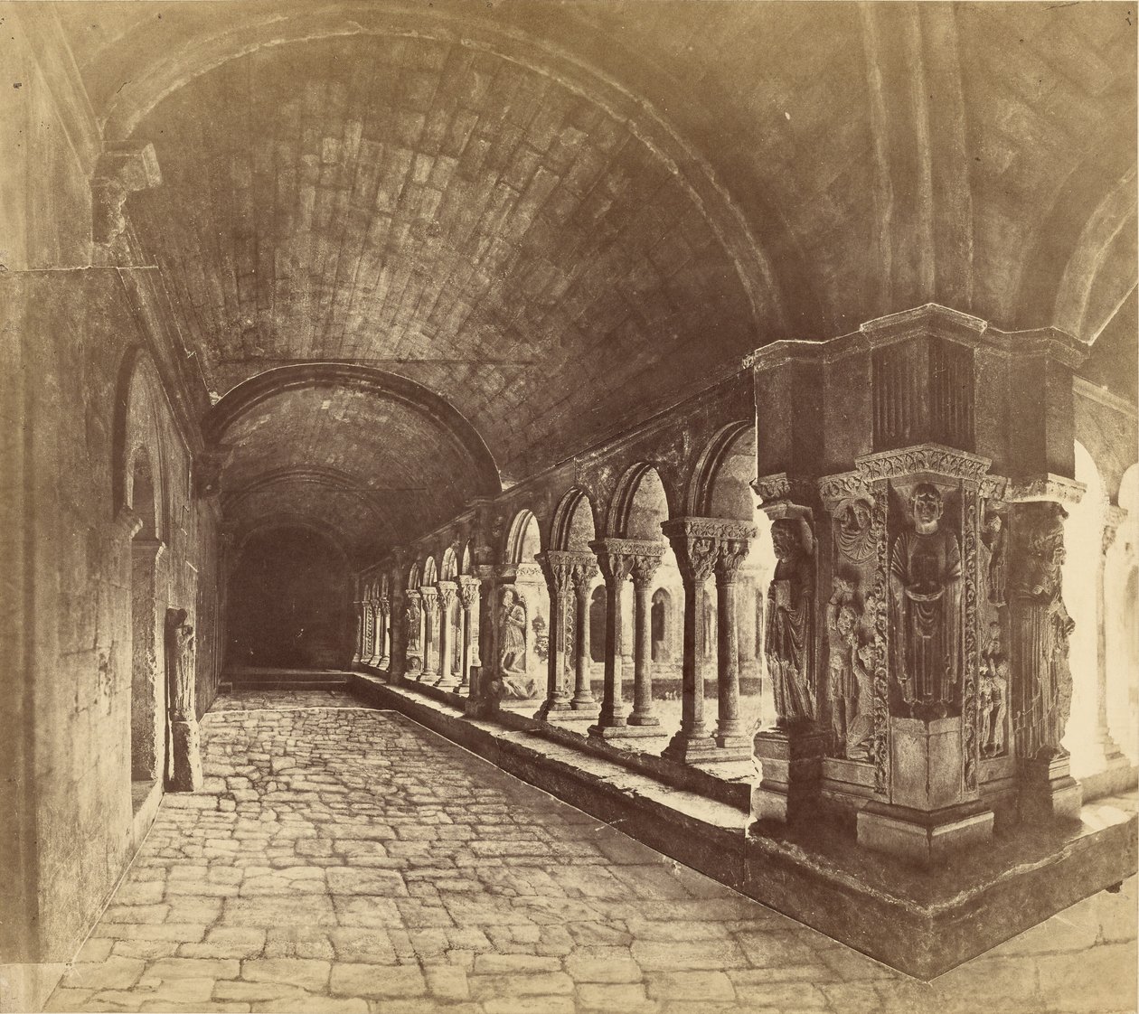 [Arles. Claustro de San Trófimo] de Édouard Baldus