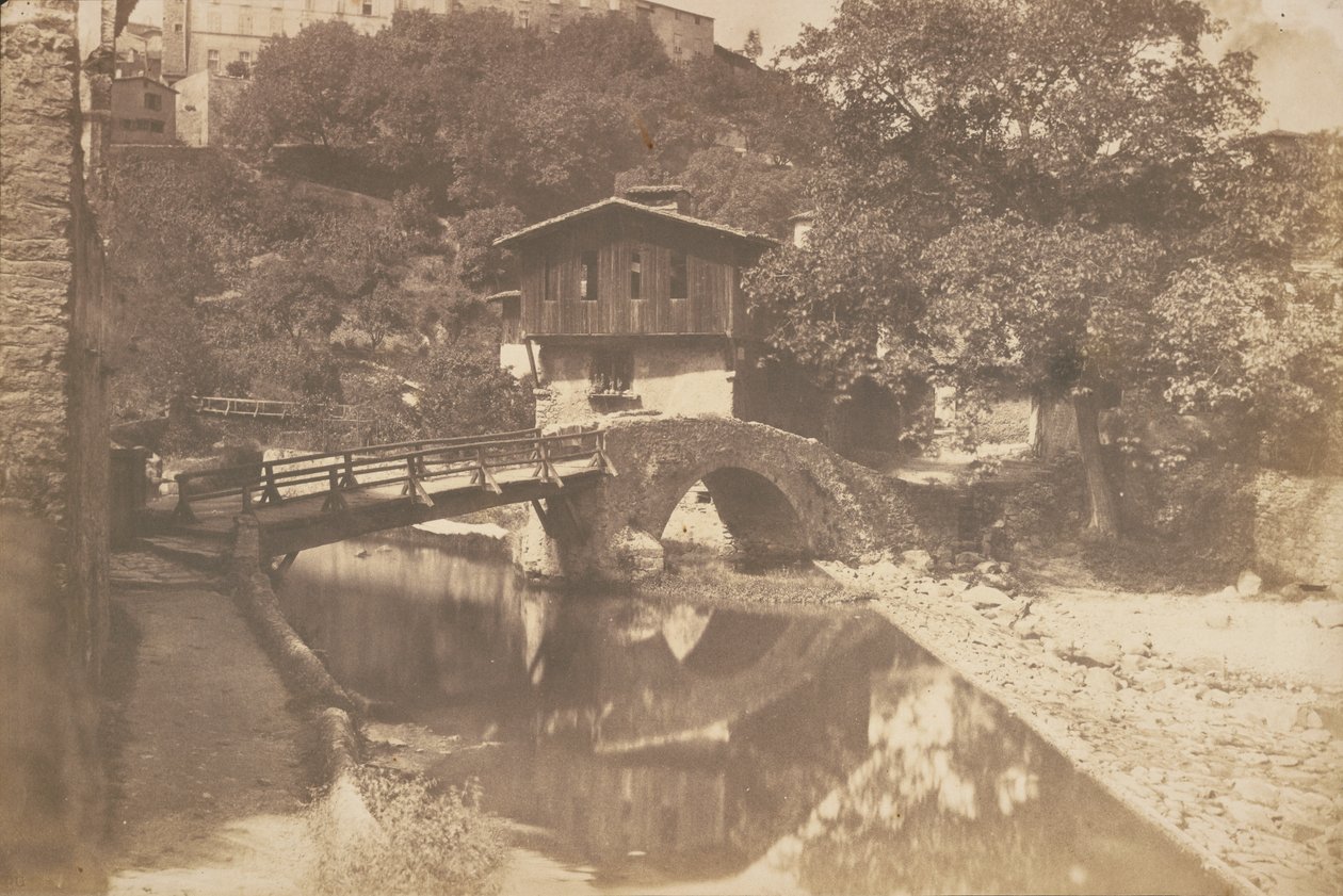 [Paisaje con arroyo, puente de piedra y de madera] de Édouard Baldus