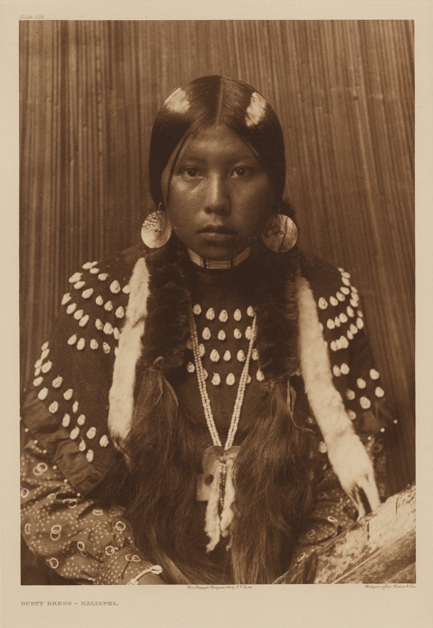 Vestido Dusty - Kalispel de Edward S. Curtis