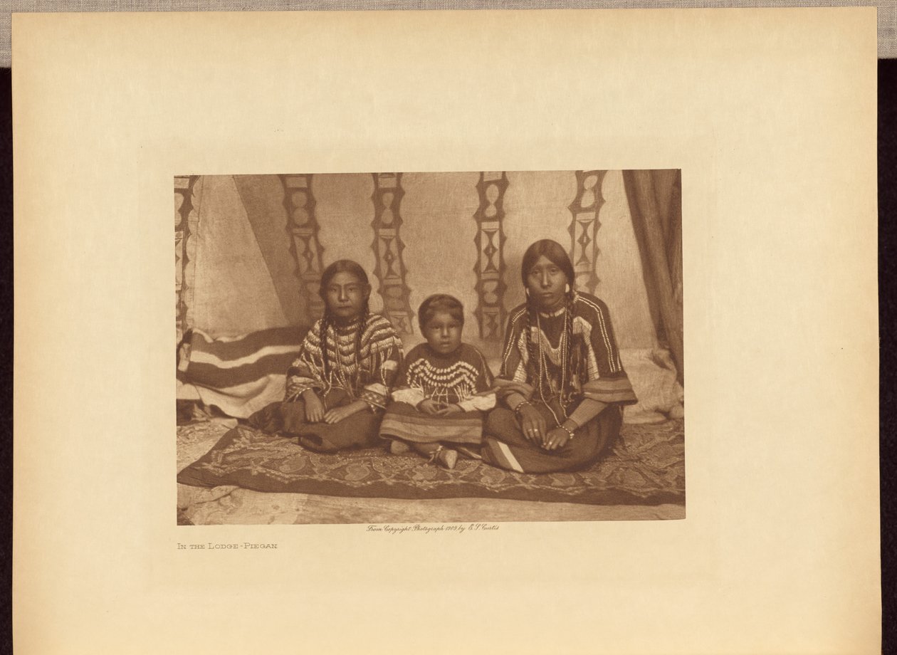 En la logia - Piegan de Edward S. Curtis