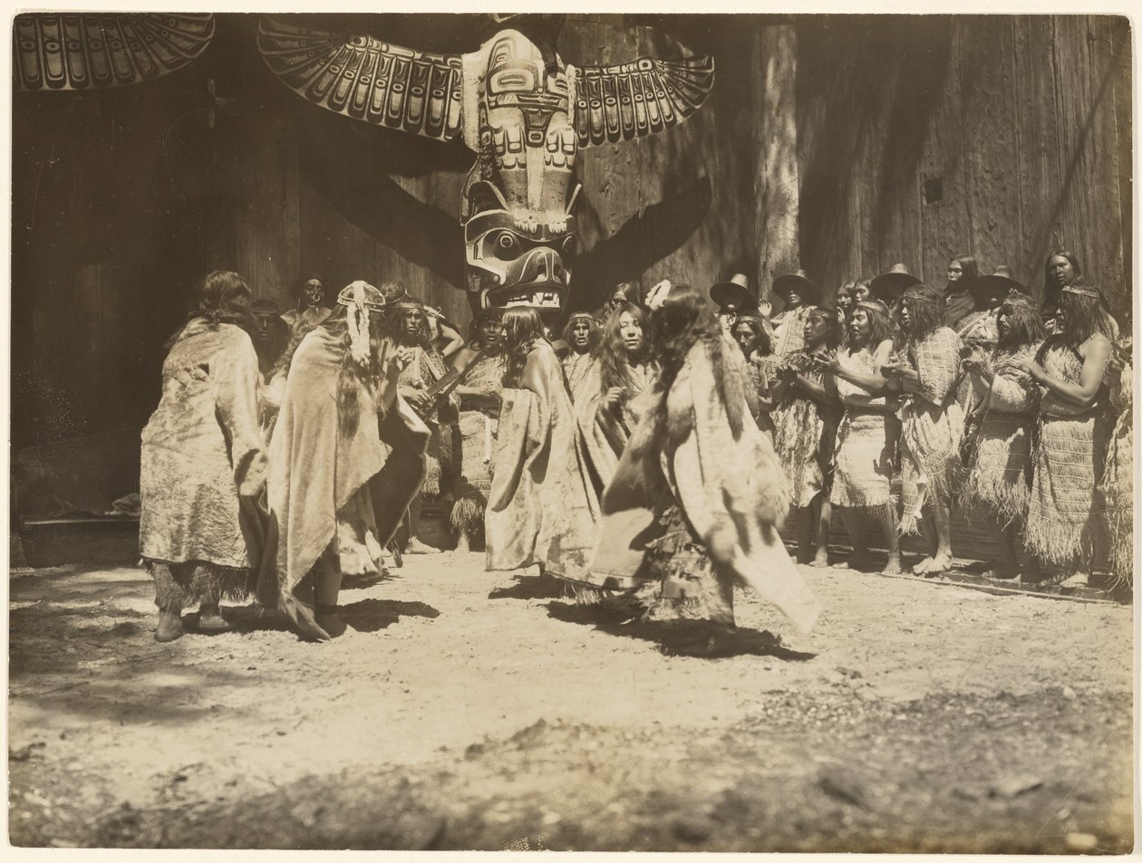 [Naida baila la Danza de la vida y de la muerte] de Edward S. Curtis