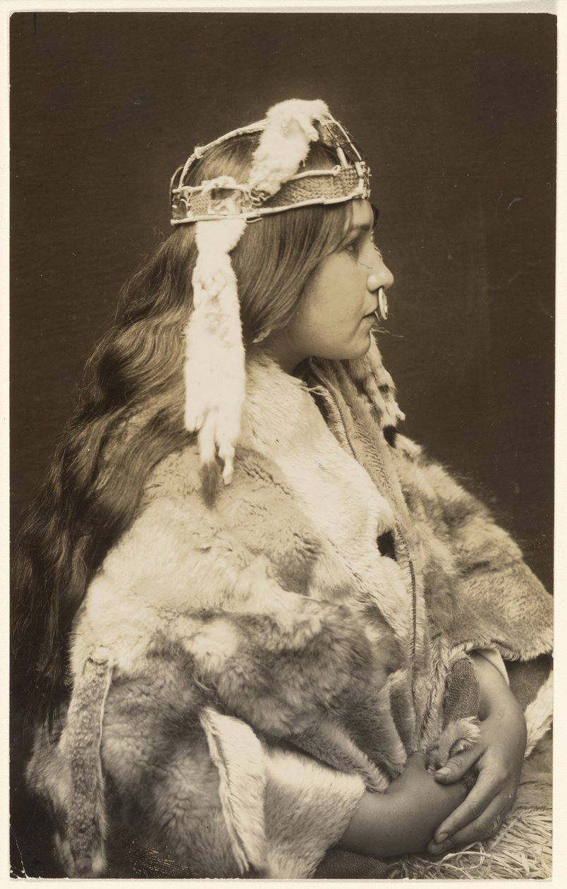 [Naida, la orgullosa princesa] de Edward S. Curtis