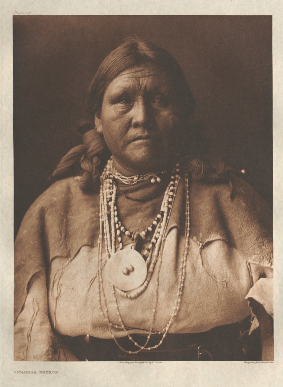Carpeta I, Lámina 23: Matrona Jicarilla de Edward S. Curtis