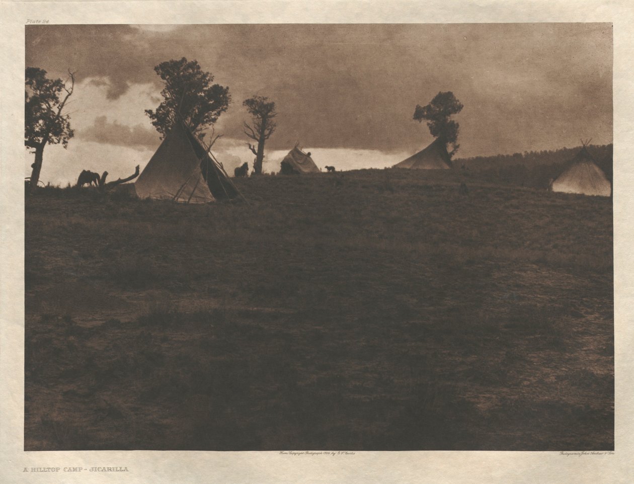 Cartera I, Lámina 24: Un campamento en lo alto de una colina-Jicarilla de Edward S. Curtis