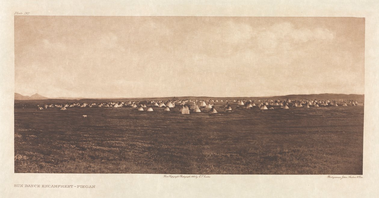 Portfolio VI, Plate 192: Sun Dance Encampment--Piegan de Edward S. Curtis