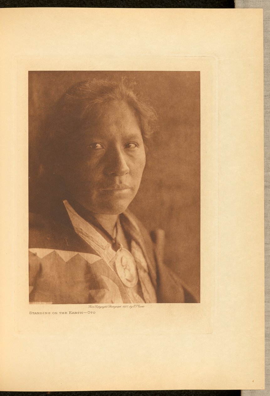 De pie sobre la tierra - Oto de Edward S. Curtis