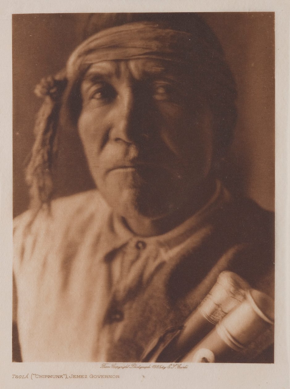 Tsola (Chipmunk), gobernador de Jemez de Edward S. Curtis