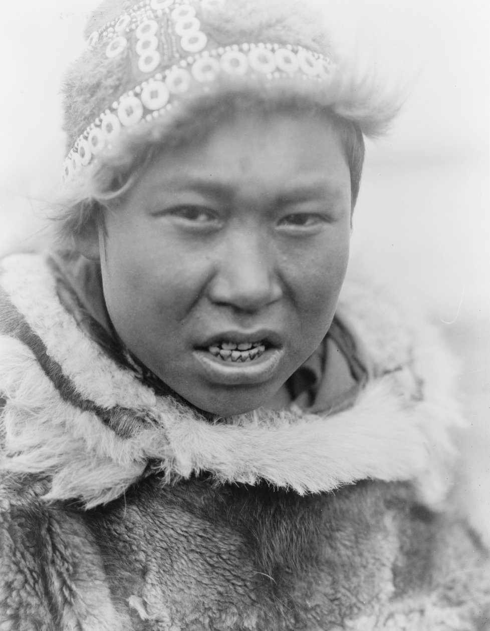 Un joven esquimal de Hooper Bay, Alaska, c.1929 (foto b/n) de Edward Sheriff Curtis