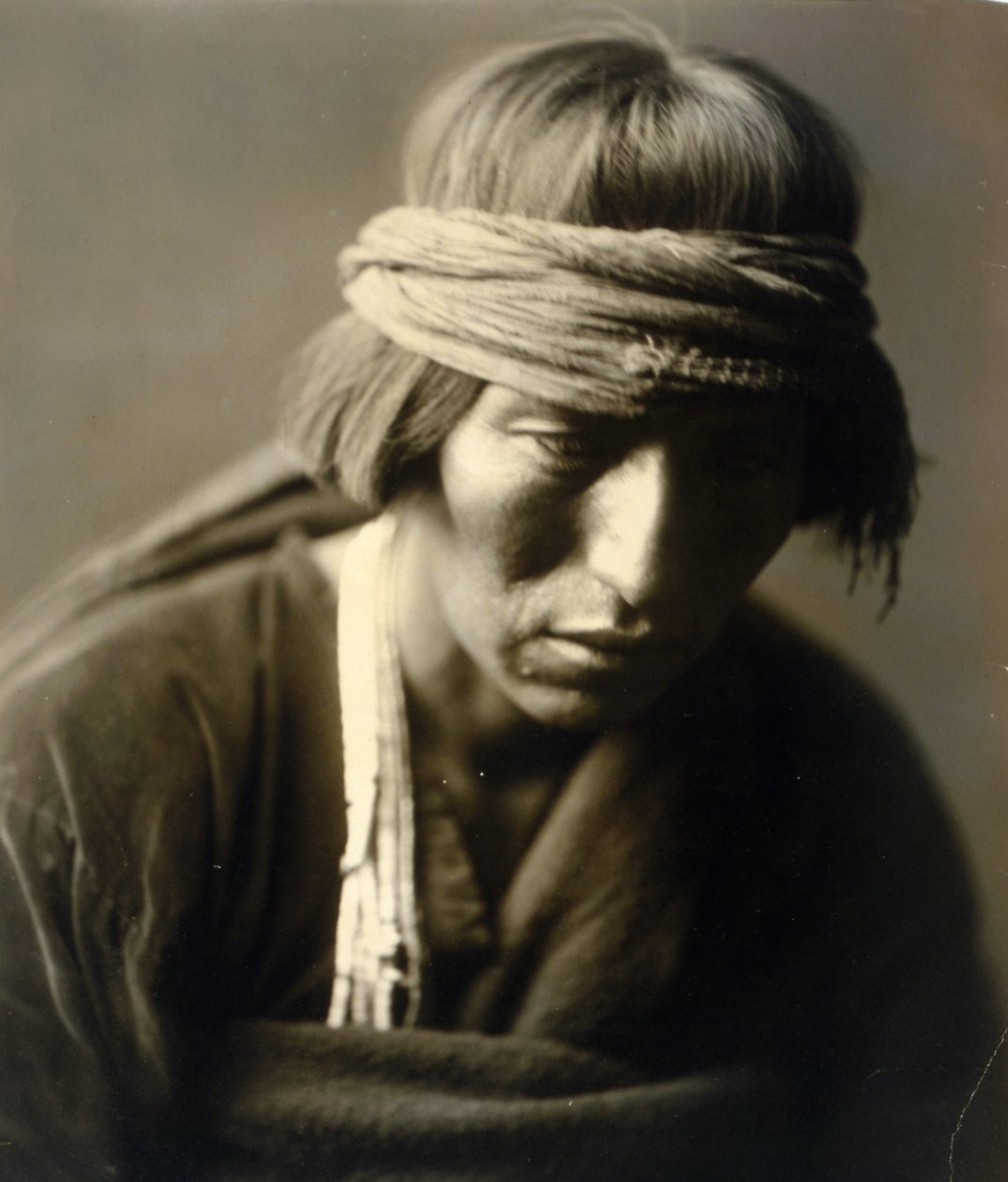 Hastobiga, curandero navajo de Edward Sheriff Curtis