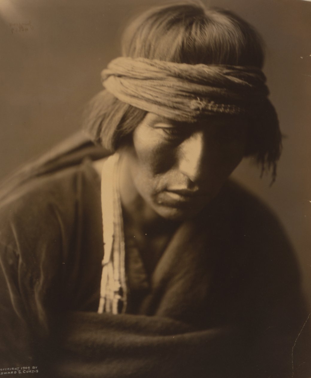 Hastobiga, curandero navajo 1904 (foto) de Edward Sheriff Curtis