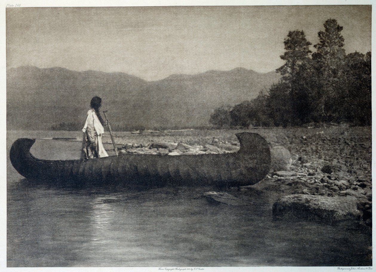 Indios de América: un indio en una canoa en el sur del lago Flathead, Montana de Edward Sheriff Curtis