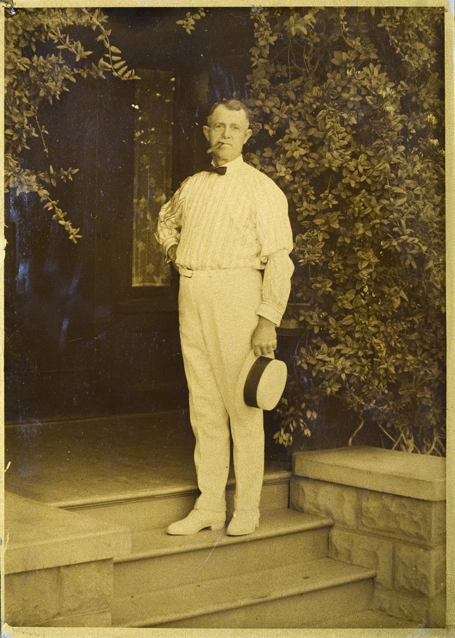 Mi padre, E. Curtis, inventor del «Gold Tone Process», en nuestra casa de Seattle, Washington de Edward Sheriff Curtis