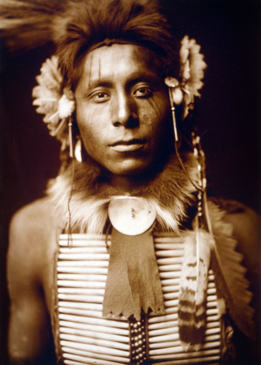 Águila Sentada, hombre Cuervo, c. 1905, foto Edward S. Curtis de Edward Sheriff Curtis