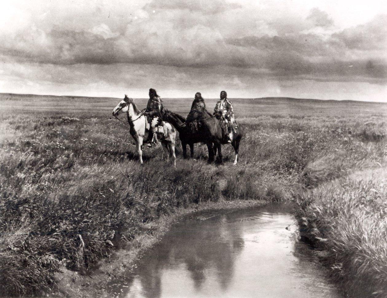 Tres jefes indios americanos, c.1900 (fotograbado) (foto en b&n) de Edward Sheriff Curtis