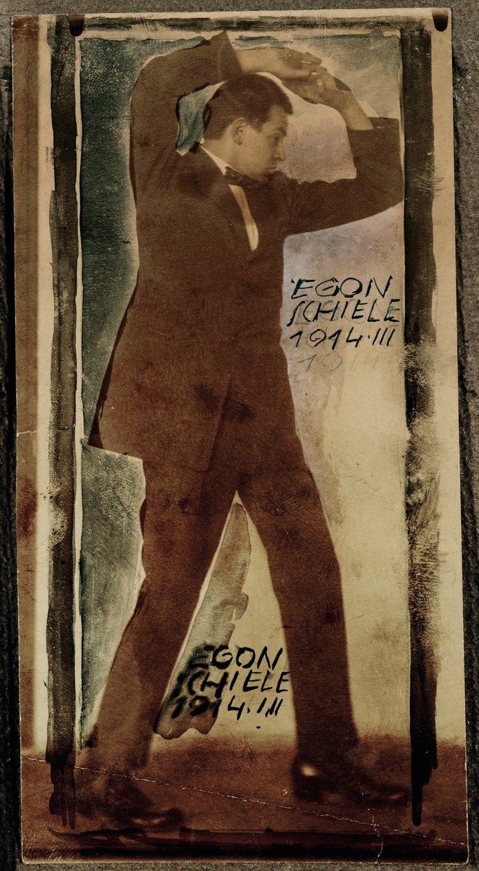 Egon Schiele con los brazos en alto ... (foto) de Egon Schiele