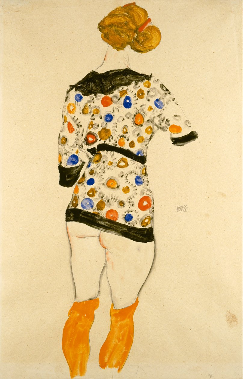 Mujer de pie con blusa estampada de Egon Schiele