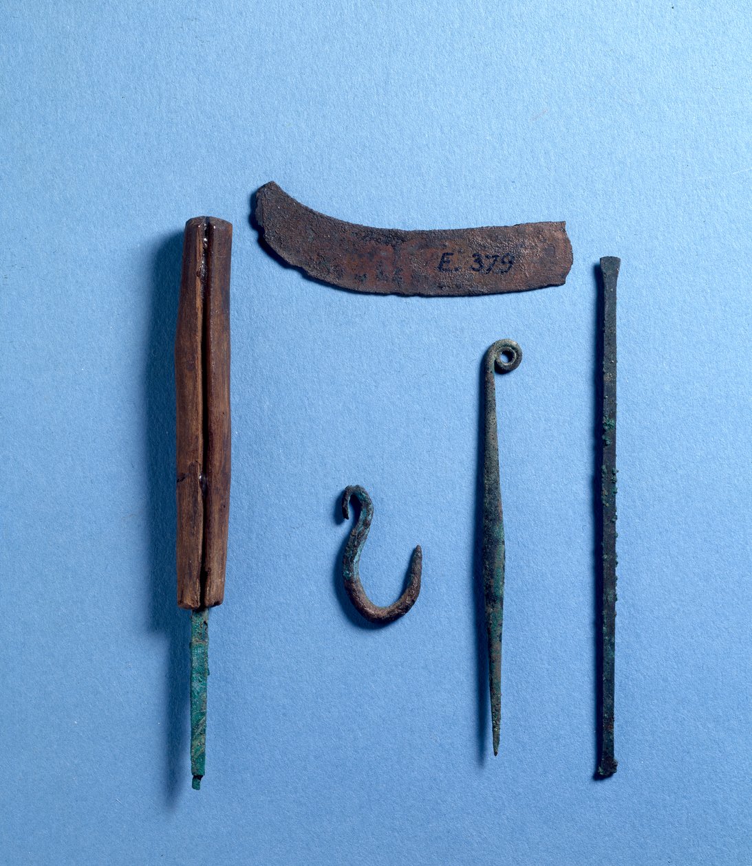 Cincel, punzón, cuchillo y anzuelo (cobre) de Egyptian