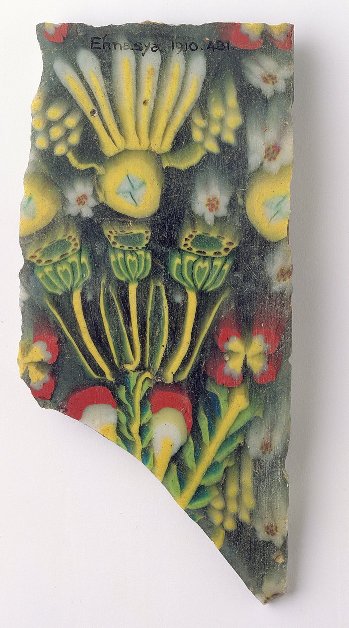 Fragmento de una baldosa con plantas nilóticas incluyendo frutos de loto, de Ihnasya, Egipto Medio, siglo I a.C. - siglo I d.C. de Egyptian