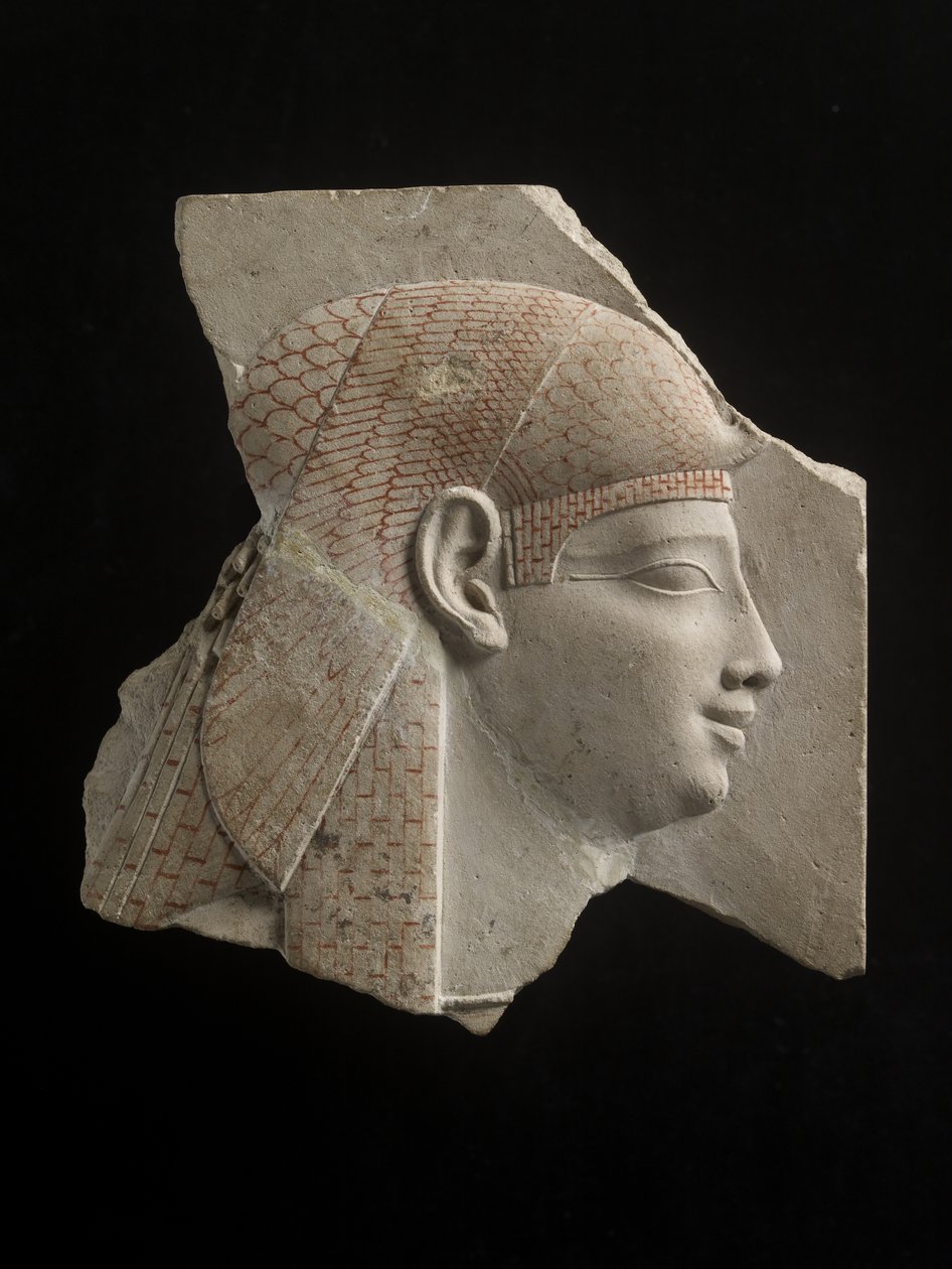 Pieza de prueba del escultor que muestra una cabeza de perfil de Isis o una reina ptolemaica como Isis, detalles dibujados en rojo, probablemente c.332-30 AC de Egyptian