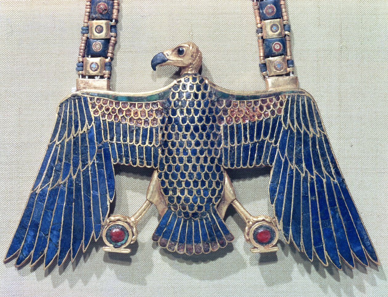 Collar con colgante de buitre, de la tumba de Tutankamón (c.1370-52 a.C.) Nuevo Reino de Egyptian 18th Dynasty