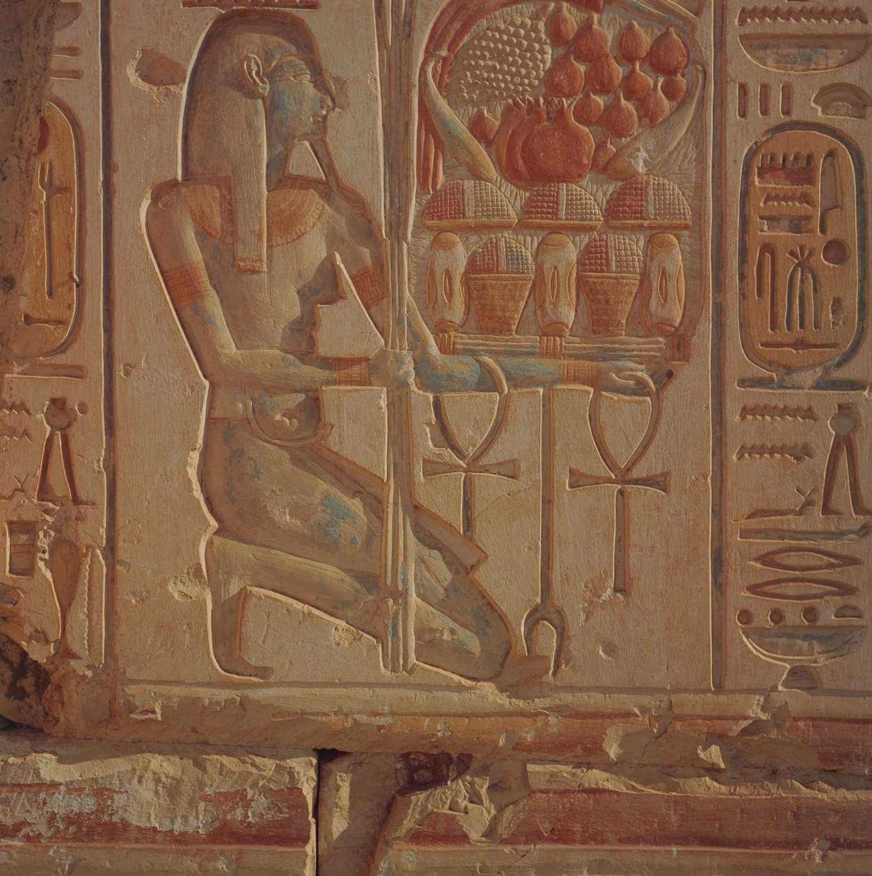 Figura arrodillada presentando cestas de comida, del Templo de Ramsés II, Nuevo Reino, c.1304-1270 a.C. de Egyptian 19th Dynasty