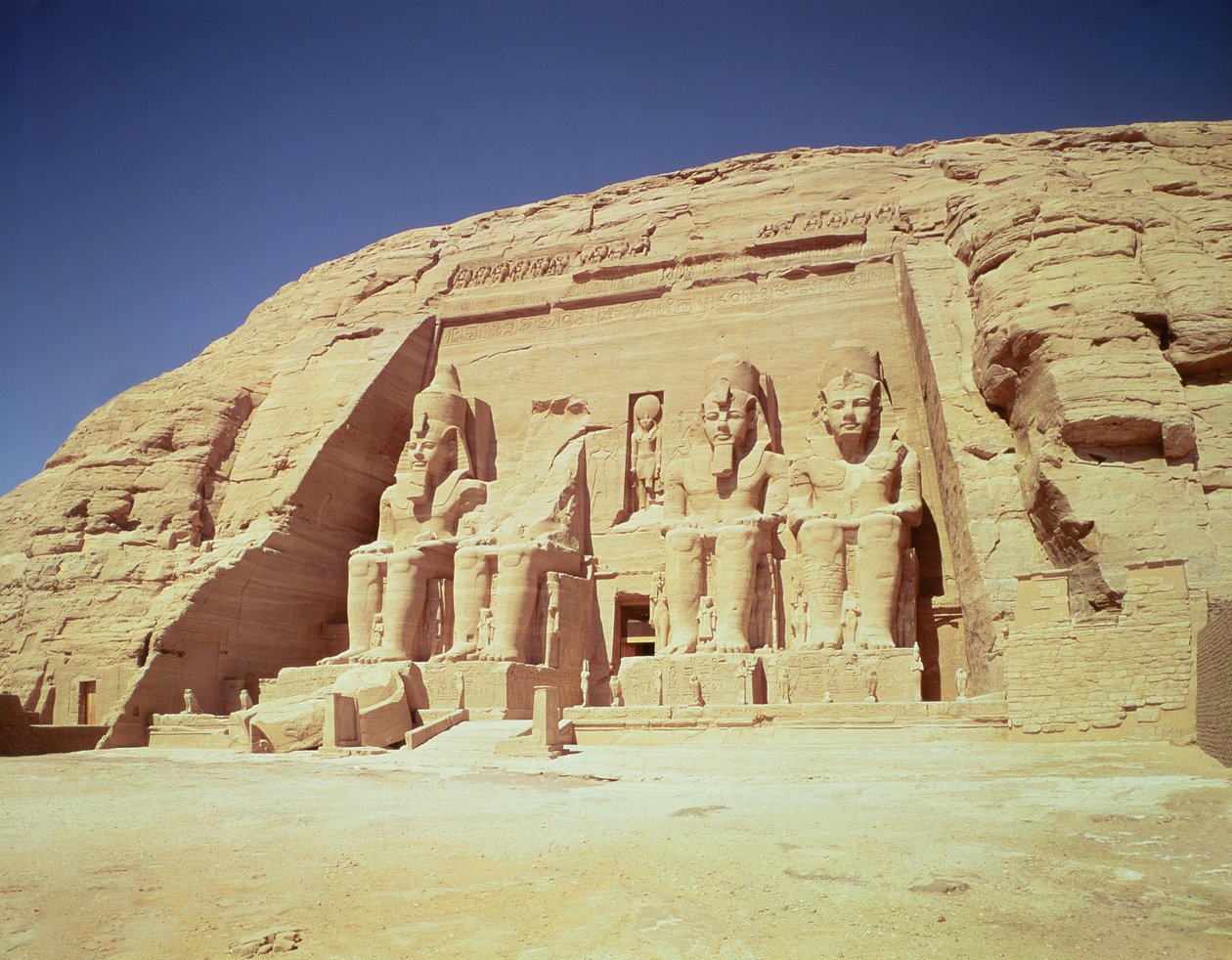 Fachada del templo de Ramsés II de Egyptian 19th Dynasty