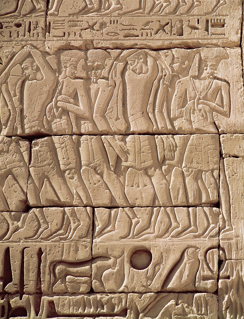 Prisioneros filisteos siendo llevados, del templo de Ramsés III de Egyptian 20th Dynasty
