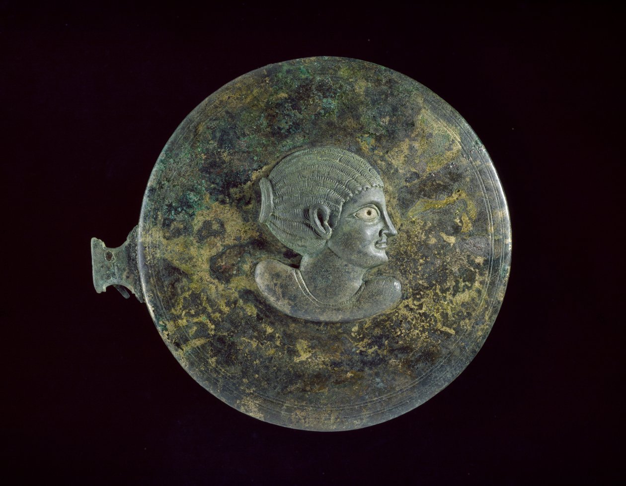 Cubierta de espejo de bronce fundido con busto helenístico de una mujer en relieve, 100 a.C. - 100 d.C. de Egyptian