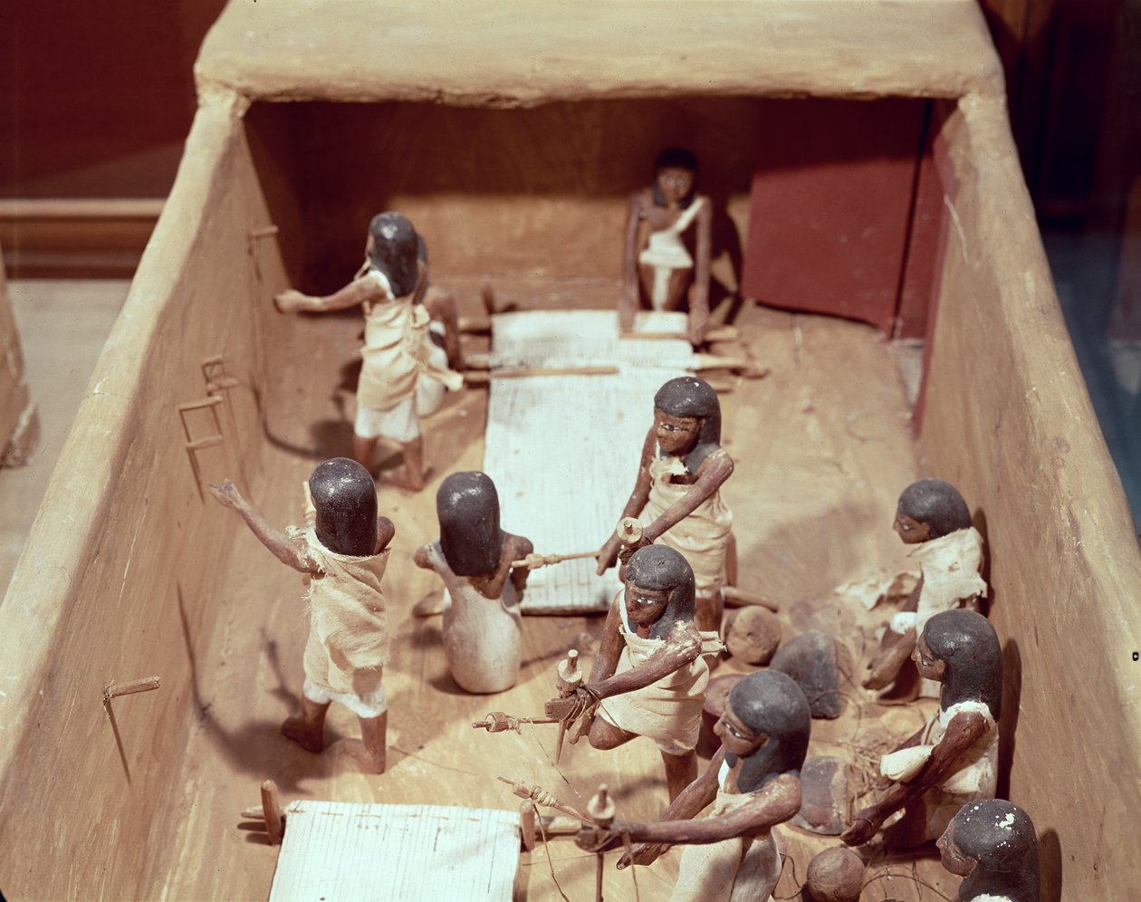 Modelo funerario de un taller textil, de la Tumba de Meketre, Valle de los Nobles, Reino Medio, c.2000 a.C. de Egyptian 11th Dynasty