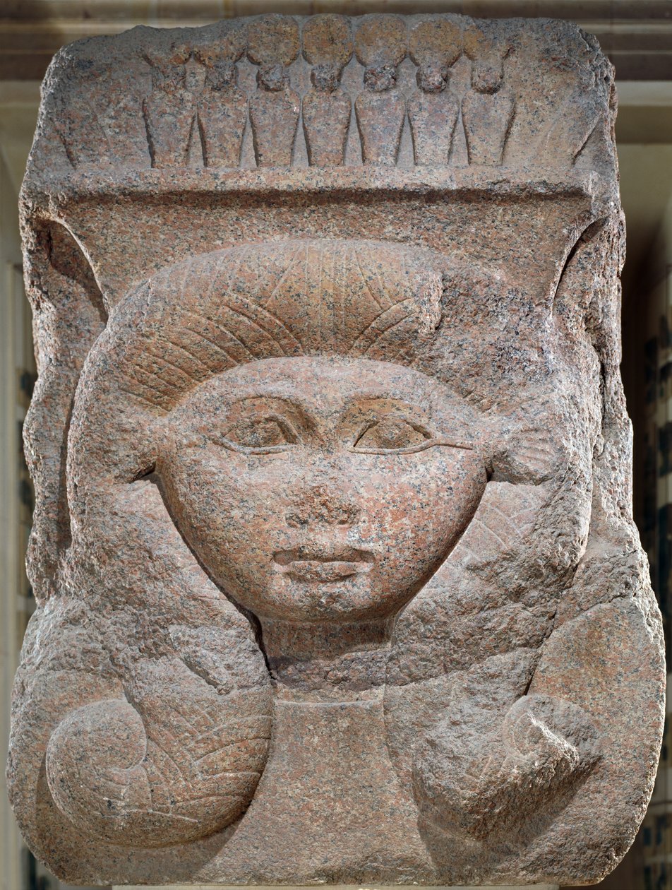 Capitel con la cabeza de Hathor usurpado por Osorkon II (c.883-855 a.C.) de Bubastis, Reino Medio de Egyptian 12th Dynasty