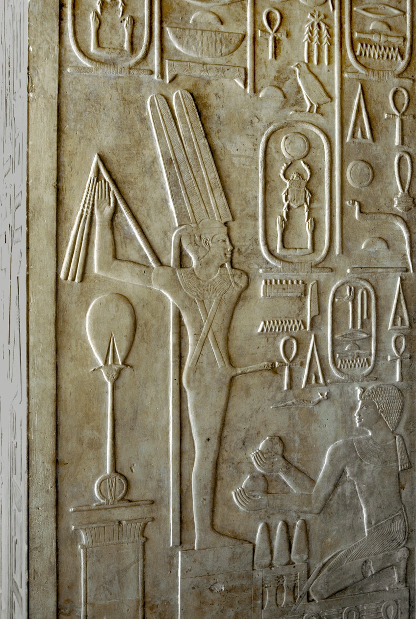 Antigüedad egipcia: jeroglífico que representa al dios Ithyphallic Min, capilla blanca del faraón Sesostris I (1962-1928 a.C.) Dinastía XII, santuario construido para rendir homenaje al dios Amón. Museo al aire libre del templo de Karnak Egipto de Egyptian 12th Dynasty