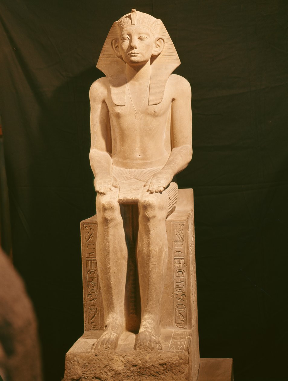 Estatua sentada de Amenemhat III (1843-1798 a.C.) de Egyptian 12th Dynasty