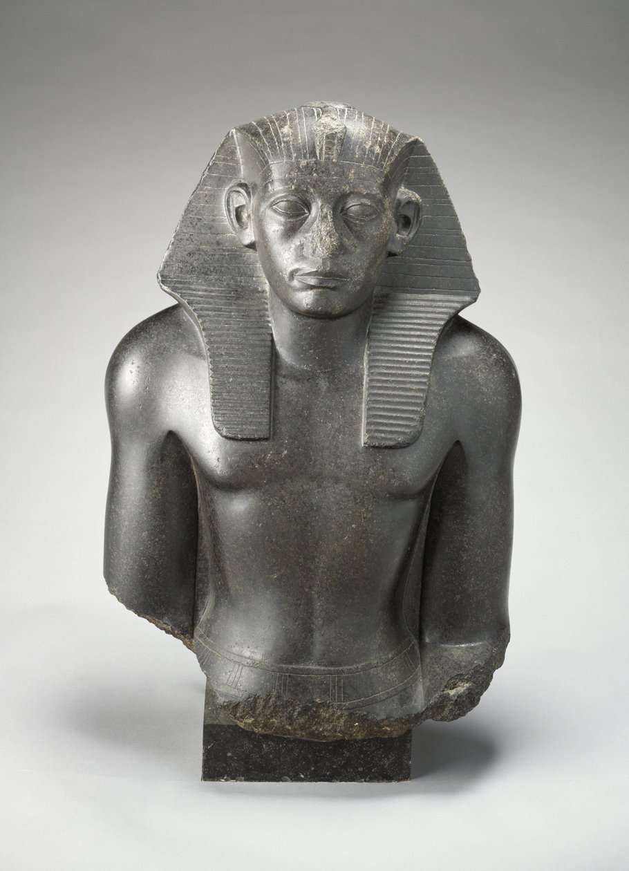 Cabeza y torso masculino de una estatua sentada del Rey Sesostris III? de Egipto. de Egyptian 13th Dynasty