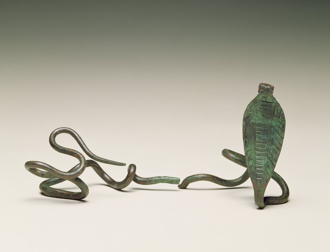Varita en forma de uraeus, de la Tumba 5 del Ramesseum, Tebas, Reino Medio, 1773-1650 a.C. de Egyptian 13th Dynasty