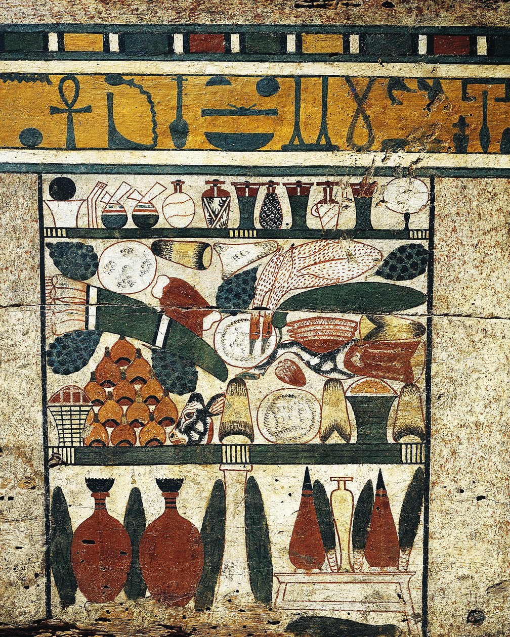Detalle de panel de madera enlucida y pintada con montón de ofrendas funerarias, procedente del Sarcófago de Ibi. de Egyptian 17th Dynasty