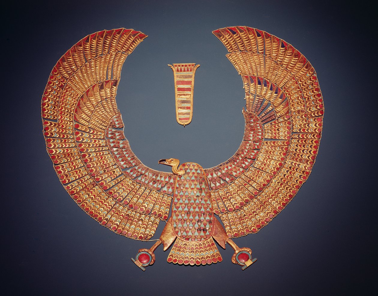 Collar en forma de la diosa buitre Nekhbet, de la tumba de Tutankamón (c.1370-1352 a.C.) Reino Nuevo de Egyptian 18th Dynasty