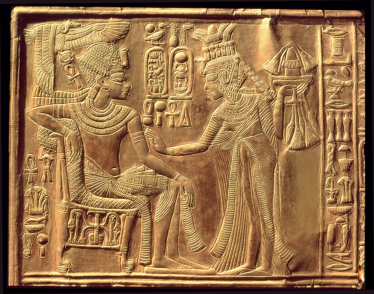 (detalle) del Santuario Dorado de Tutankamón que representa a la Reina ungiéndolo con ungüento perfumado de Egyptian 18th Dynasty