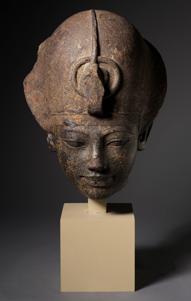 Cabeza de Amenhotep III con la corona azul, c.1391-1353 a.C. de Egyptian 18th Dynasty