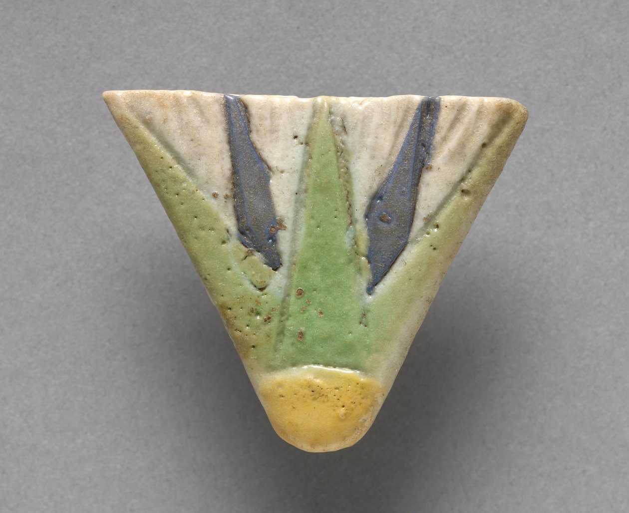 Terminal de collar de flor de loto, c.1391-1337 a.C. de Egyptian 18th Dynasty