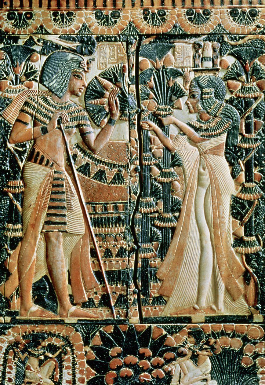 Placa de la tapa de un cofre que muestra a Tutankamón (c.1370-52 a.C.) y su esposa Ankhesenamón en un jardín, Nuevo Reino de Egyptian 18th Dynasty