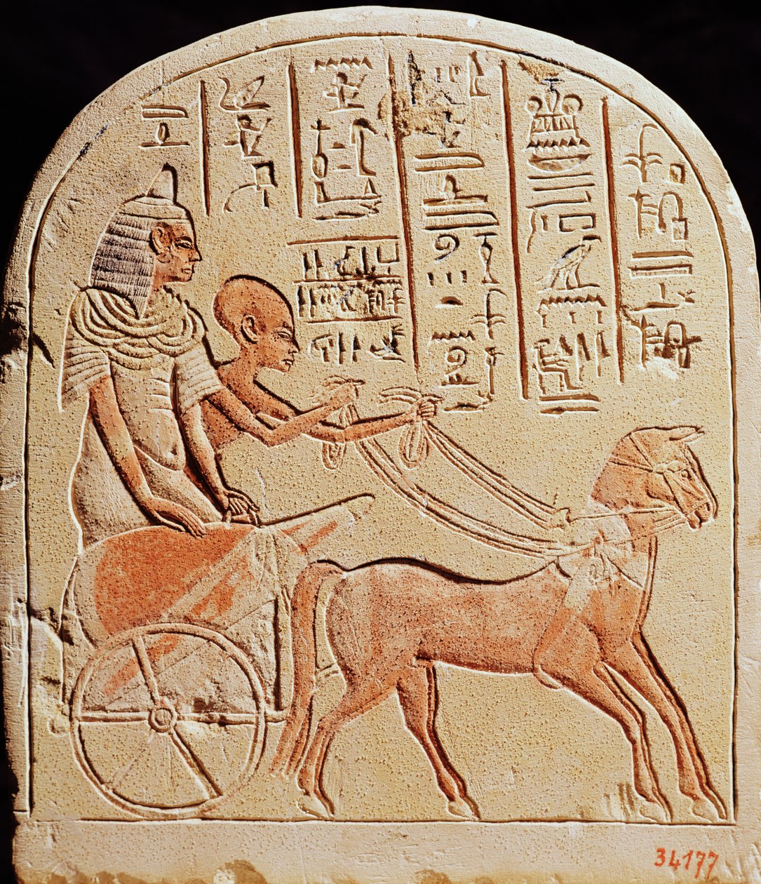 Estela que representa a un escriba conduciendo un carro, de Tell El-Amarna, Nuevo Reino, c.1353-1337 a.C. de Egyptian 18th Dynasty