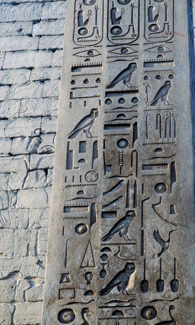 Detalle del obelisco de granito rosa, altura 25 metros, encargado por Ramsés II, Templo de Amón, Complejo del Templo de Karnak, Luxor, Tebas (Patrimonio de la Humanidad de la UNESCO de Egyptian 19th Dynasty