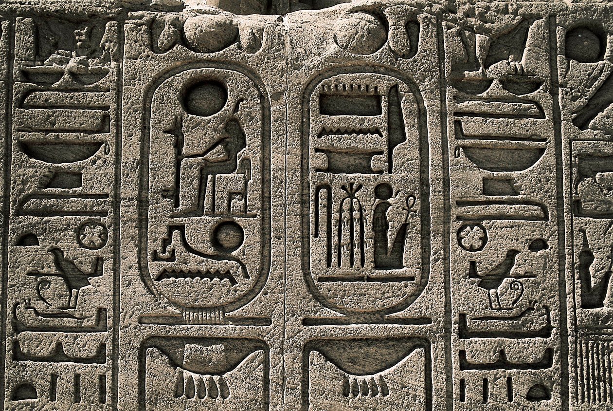 Antigüedad Egipcia: relieve del Templo de Ramsés II. 1271-1256 a.C., Abu Simbel, Asuán, Egipto de Egyptian 19th Dynasty
