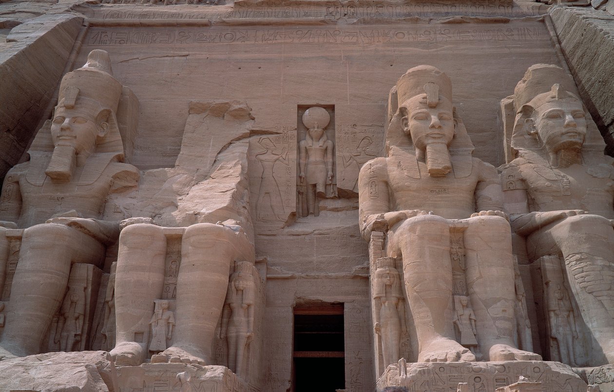 Antigüedad egipcia: Coloso del Templo de Ramsés II. Abu Simbel, Asuán, Egipto de Egyptian 19th Dynasty