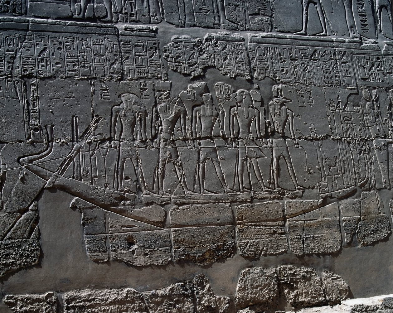 Barca funeraria, detalle de escenas de ofrendas a los dioses, relieve, paredes interiores de la Gran Sala Hipóstila, complejo del templo de Karnak (Lista del Patrimonio Mundial de la Unesco de Egyptian 19th Dynasty