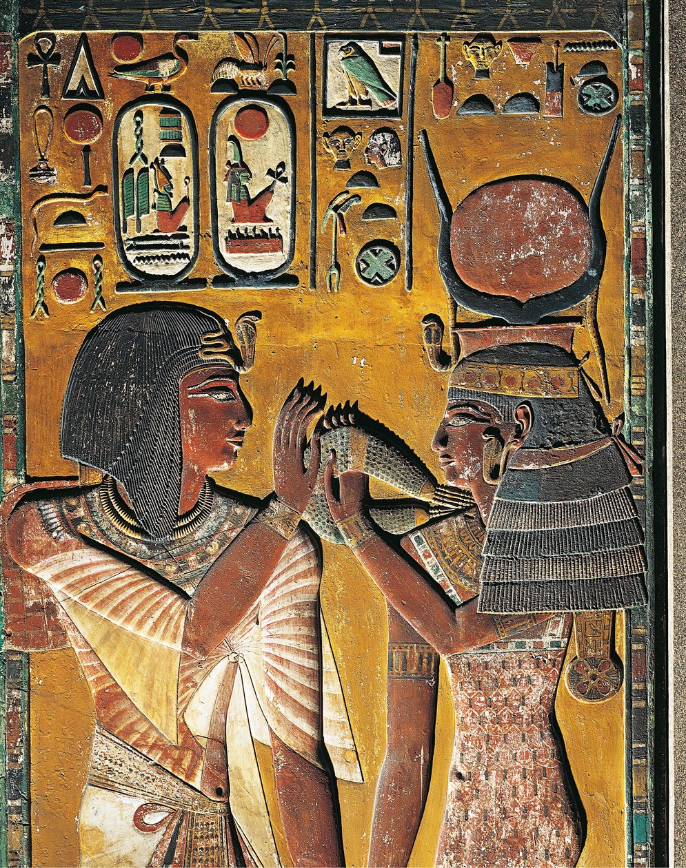 La diosa Hathor ofrece su collar al faraón (bajo relieve) de Egyptian 19th Dynasty
